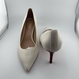 0004: LNC Lauren Ralph Lauren Lanette Nappa Leather Pumps               Size 6.5